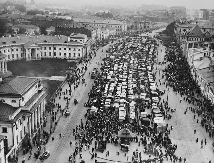 Вид на Сухаревский рынок в Москве с Сухаревой башни, 1920-е