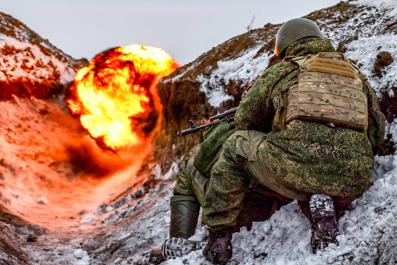 Военнослужащие штурмовых подразделений 6-й мотострелковой дивизии 3-го армейского корпуса Южной группировки войск во время боевой подготовки