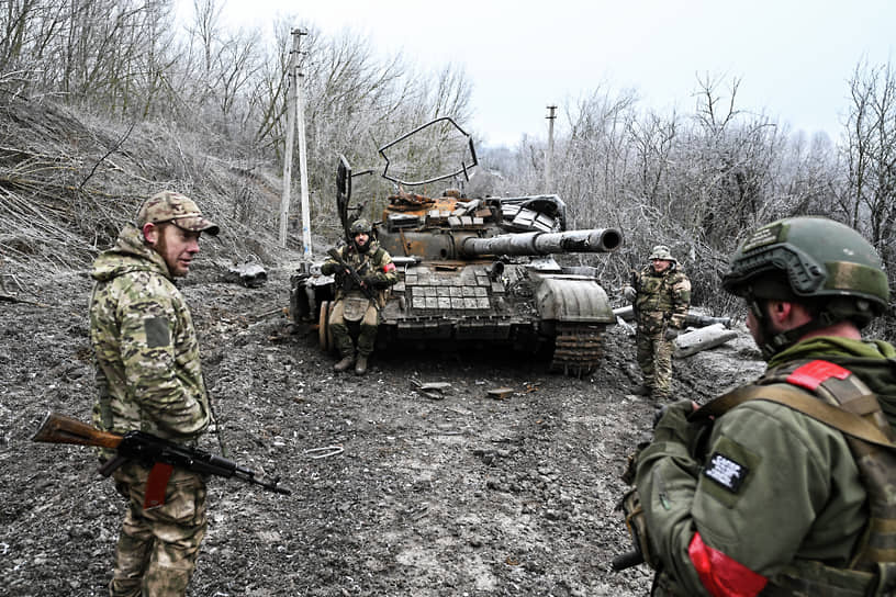 Подбитый танк ВСУ Т-64 недалеко от села Русское Поречное