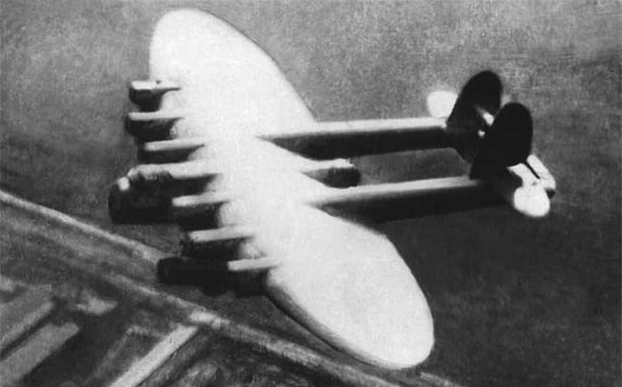 К-7 конструкции Константина Калинина взлетел 21 августа 1933 года. Размах крыла 53 м был рекордным для своего времени. Самолет имел семь двигателей и мог вмещать до 128 пассажиров, а также перевозить бомбы и десант. Для посадки и высадки была устроена лестница внутри стойки шасси. Первый К-7 разбился 20 ноября 1933 года, заложенные следующие экземпляры так и не достроили. Для фильма «Дау» был построен макет К-7 в натуральную величину