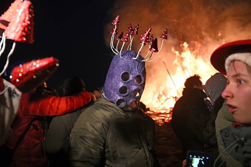 Участники празднования Масленицы в арт-парке «Никола-Ленивец»