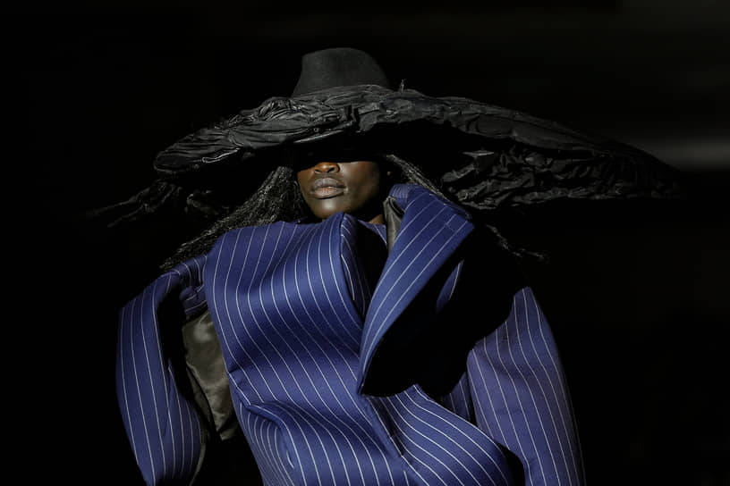 Показ коллекции Comme Des Garcons