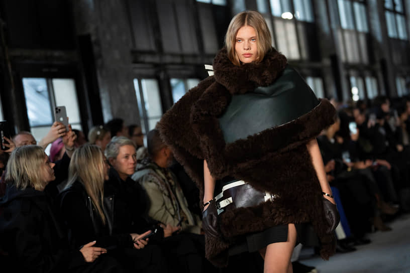 Показ коллекции Sacai 