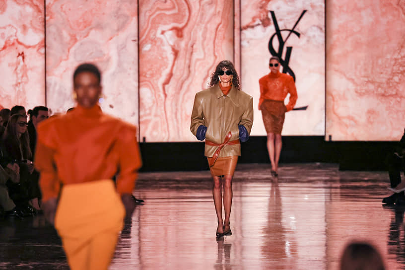 Показ коллекции Saint Laurent