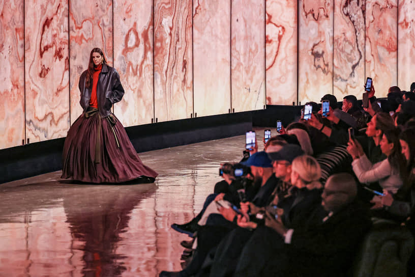 Показ коллекции Saint Laurent