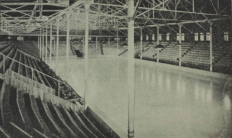 Первые крытые арены для хоккея появились в Канаде еще в 1910-е (на фото — Montreal Arena), а в Европе они получили распространение лишь в 1960-е