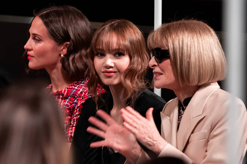 Слева направо: актриса Алисия Викандер, певица Lisa и главный редактор Vogue Анна Винтур 