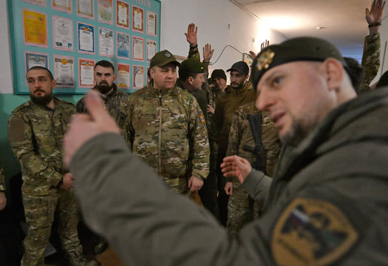 Командир подразделения «Ахмат» генерал Апти Алаудинов на встрече с военнослужащими