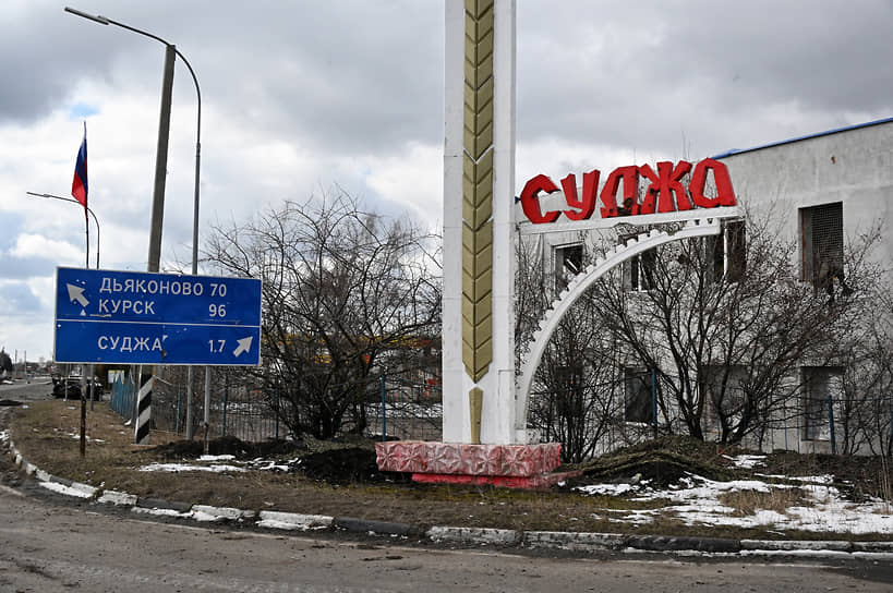 Въездная стела с надписью «Суджа»