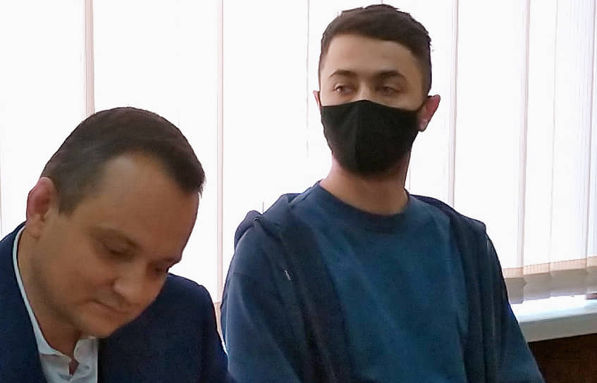 Комик Идрак Мирзализаде (справа)