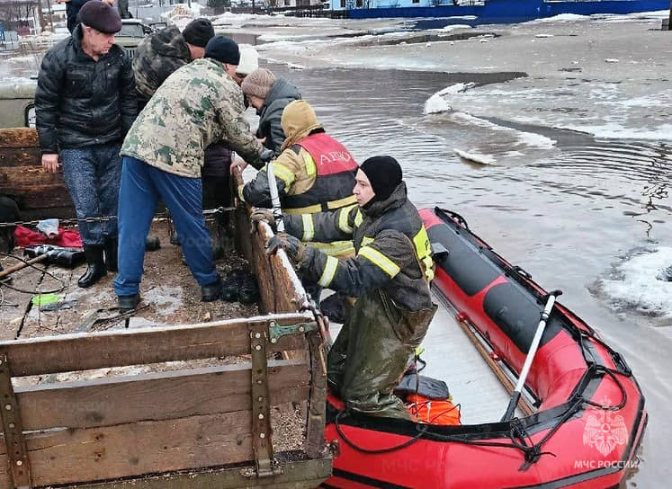 Эвакуация населения из затопленных районов Челябинской области