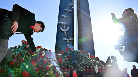 «Всем, кто просто жив,— уже очень и очень повезло» // В Красногорске открыли мемориал жертвам теракта в «Крокусе»