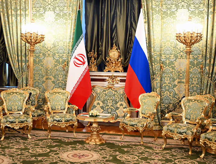 Вид зеленой гостиной Большого Кремлевского дворца