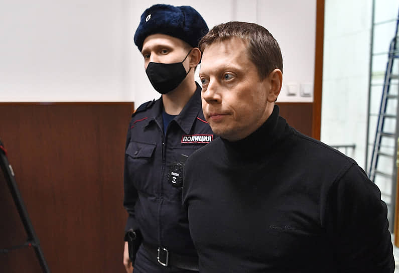 Полковник Александр Алеев (справа)
