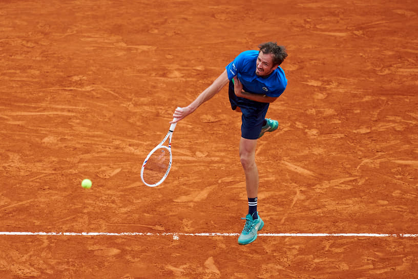 Даниил Медведев во время матча с Кареном Хачановым в первом круге Rolex Monte-Carlo Masters в Монако