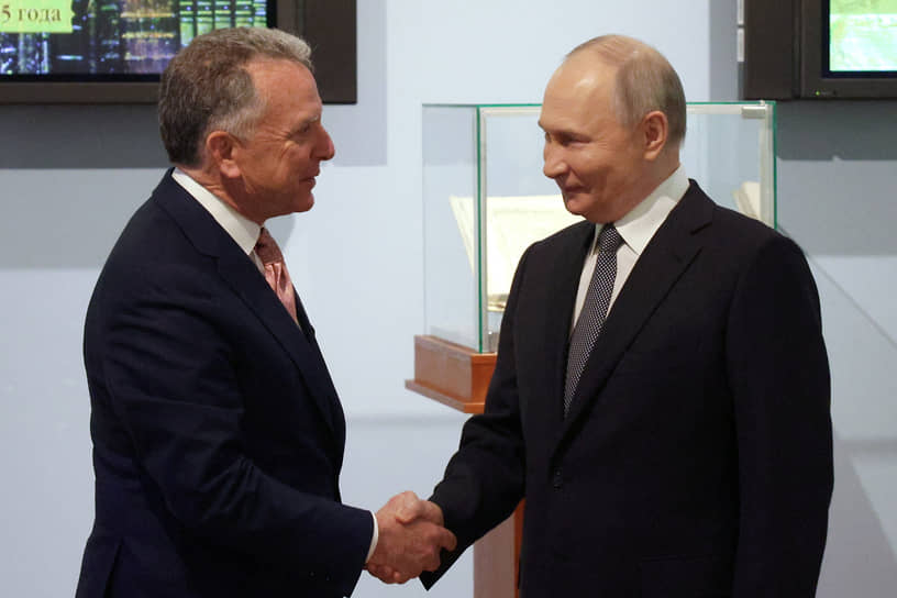 Спецпредставитель президента США Стивен Уиткофф и президент России Владимир Путин
