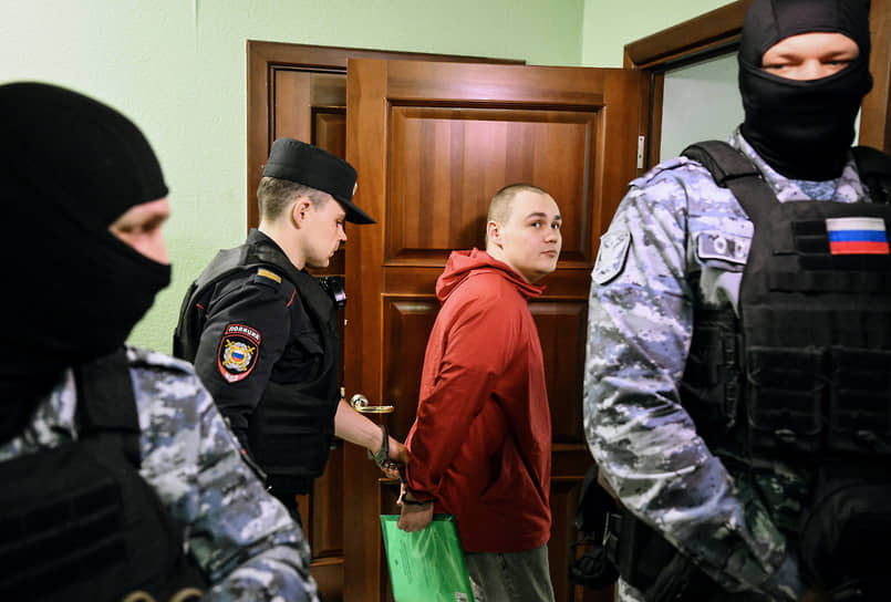 Обвиняемый Роман Яковец перед началом заседания суда