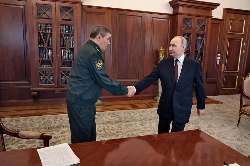 Президент Владимир Путин и начальник Генерального штаба ВС РФ Валерий Герасимов