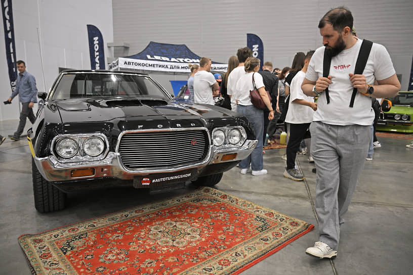Автомобиль марки Ford
