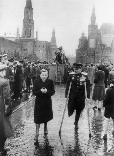 Вернувшиеся с фронта ранеными не могли и в 1945-м, и в последующие годы не вспоминать о тех, кто не вернулся совсем