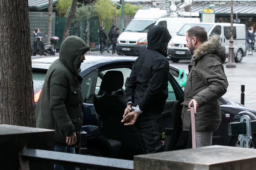 Арест подозреваемого в ограблении Ким Кардашьян. Париж, 9 января 2017 года
