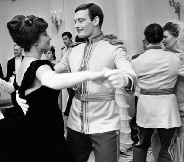 Татьяна Самойлова в роли Анны Карениной и Василий Лановой в роли Алексея Вронского. Кадр из фильма «Анна Каренина», режиссер Александр Зархи, 1967