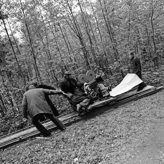 На съемках фильма «Подранки», 1977 год. События картины происходят уже после Великой Отечественной и рассказывают об оставшихся после войны сиротах. Режиссер Николай Губенко сам после войны воспитывался в детдоме, поскольку его родители погибли. На главные роли в картину взяли настоящих детдомовцев