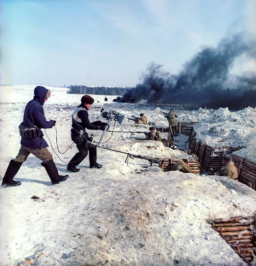 На съемках фильма «Битва за Москву», 1985 год. Режиссер-фронтовик Юрий Озеров вынашивал идею создания грандиозной эпопеи о Великой Отечественной войне много лет. Первый фильм эпопеи вышел в 1972 году. Режиссер показал события, предшествовавшие началу Великой Отечественной, оборону Брестской крепости, Смоленское сражение, а также главные события, связанные с обороной Москвы