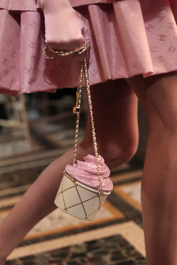Показ коллекции Cruise 2025/26 Chanel
