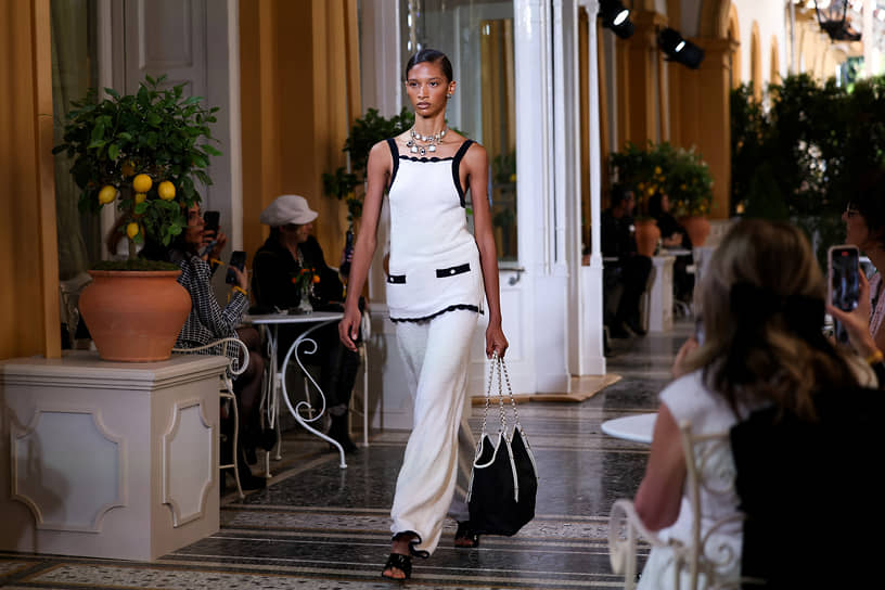 Показ коллекции Cruise 2025/26 Chanel