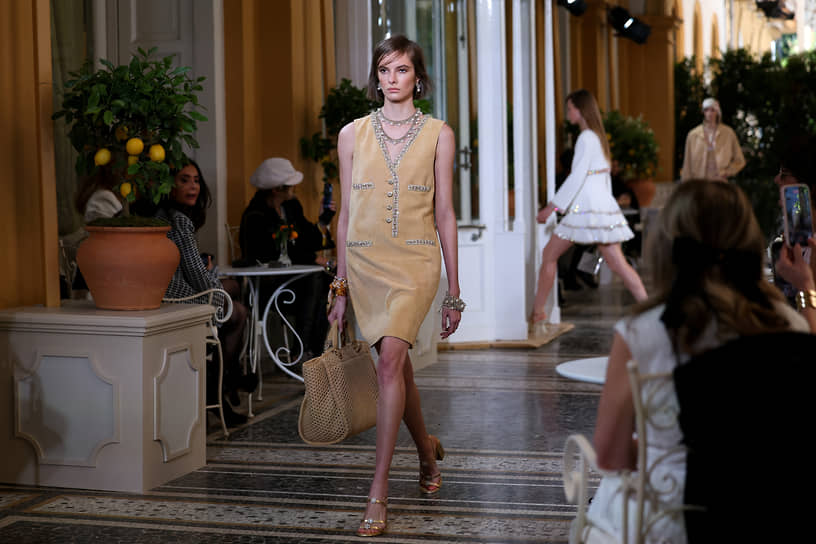 Показ коллекции Cruise 2025/26 Chanel