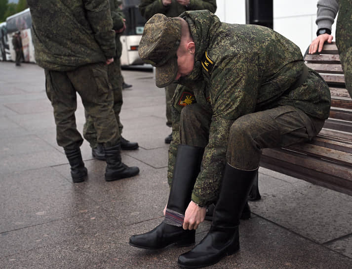Военнослужащие перед началом репетиции
