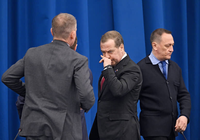 Зампред Совета безопасности РФ Дмитрий Медведев после заседания программной комиссии партии «Единая Россия»
