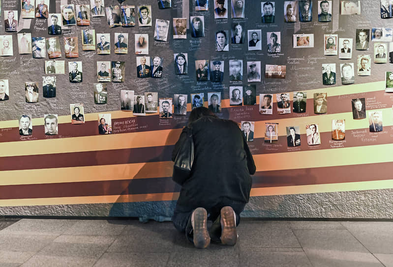 Акция «Бессмертный полк» на просветительском марафоне «Знание. Первые. 80 лет Победы» в Москве