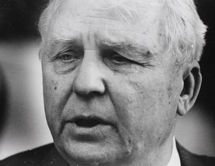 Егор Лигачев (1920–2021) до 1990 года был секретарем ЦК КПСС по идеологии. В начале перестройки он являлся одним из ближайших сподвижников Горбачева и, кажется, до последнего был убежден в верности замысла антиалкогольной кампании и в ее необходимости