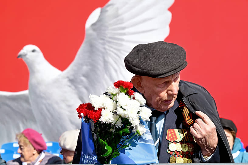 Зрители парада в честь 80-летия Победы в Великой Отечественной войне