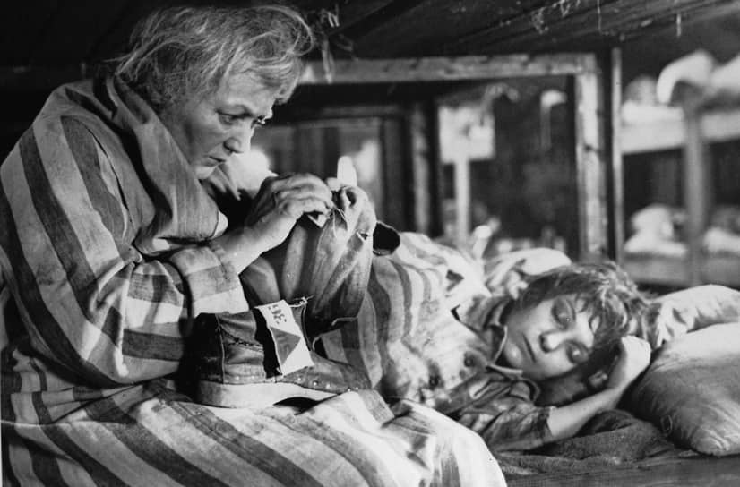 С актрисой Натальей Бондарчук (справа) на съемках фильма «Мать Мария», 1982 год