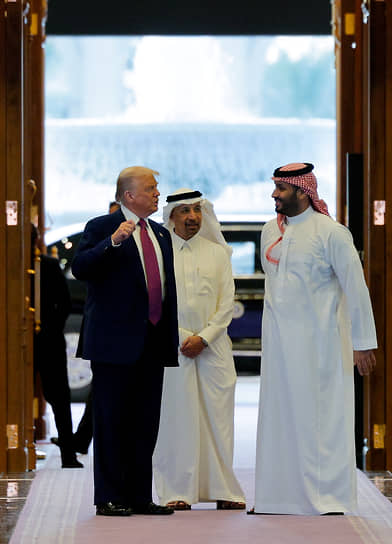 Президент США Дональд Трамп разговаривает с наследным принцем Саудовской Аравии Мухаммедом бен Сальманом Аль Саудом