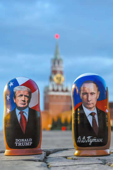 Матрешки с портретами президента России Владимира Путина и президента США Дональда Трампа
