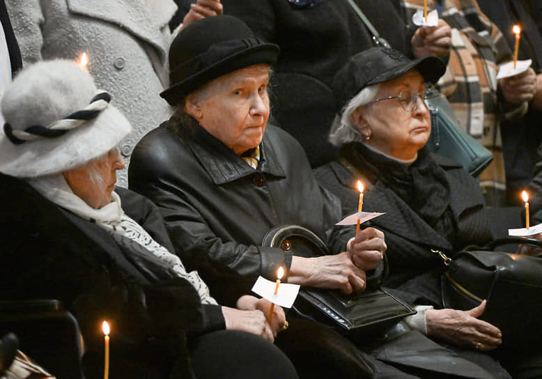 Вдова Виктора Геращенко Нина Геращенко (слева)
