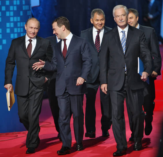 С 11 мая по 6 ноября 2012 года занимал пост губернатора Московской области
&lt;BR>На фото слева направо: премьер-министр Владимир Путин, президент Дмитрий Медведев, Сергей Шойгу, спикер Госдумы Борис Грызлов и зампред Госдумы Вячеслав Володин на съезде «Единой России» в Санкт-Петербурге, 2009 год