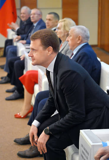 Министр России по развитию Дальнего Востока и Арктики Алексей Чекунков во время заседания  комитета Госдумы по развитию Дальнего Востока и Арктики