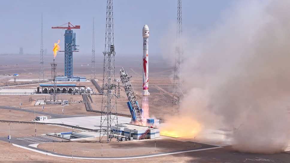 В 1970 году Китай запустил с космодрома Цзюцюань свой первый спутник «Дунфанхун-1». В ноябре 1999 года Цзюцюань стал стартовой площадкой для первого китайского непилотируемого корабля «Шэньчжоу». 15 октября 2003 года с космодрома на космическом корабле «Шэньчжоу-5» был отправлен на орбиту первый китайский космонавт Ян Ливэ