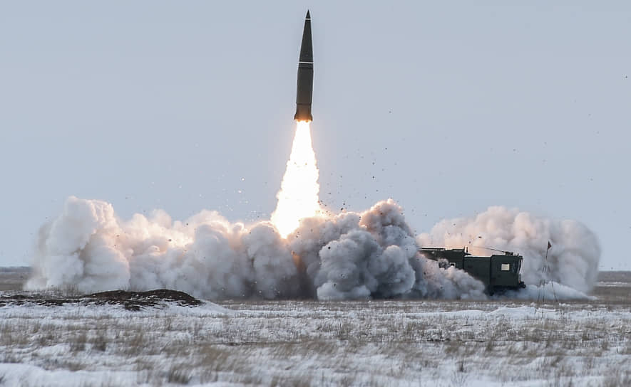 4-й Государственный центральный межвидовой полигон (Капустин Яр) основан в Астраханской области в 1947 году как центр испытаний первых отечественных баллистических ракет. С 1961 года с полигона регулярно запускались спутники оборонного и научного назначения. С 1969 по 1979 год он функционировал как международный космодром — участник программы «Интеркосмос». В 1988 году потребность в запусках резко сократилась, и космические пуски с космодрома Капустин Яр были прекращены. В настоящее время космодром имеет вспомогательное значение