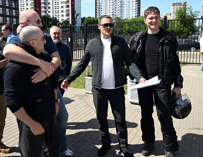 Экс-гендиректор ЗАО ЦПТА Райгедас Поцюс (в центре) хоть и признан виновным в мошенничестве, но получил условный срок