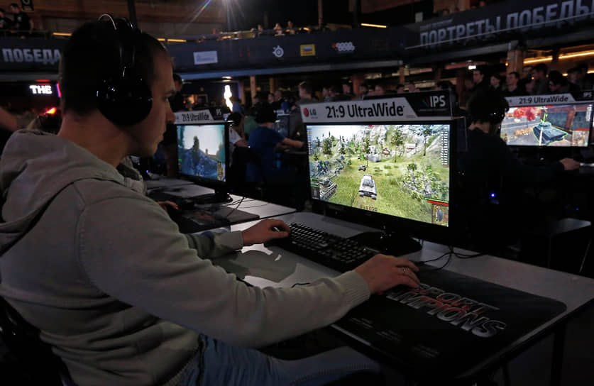 Турнир по компьютерной игре World of Tanks в честь 70-летия Победы в Санкт-Петербурге, 2015 год