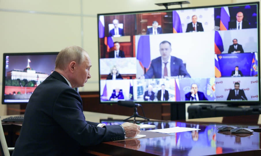 Владимир Путин на совещании с членами правительства