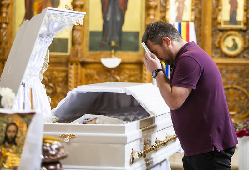 5 июня гроб с телом композитора  будет перевезен в Национальный дворец имени Сулака