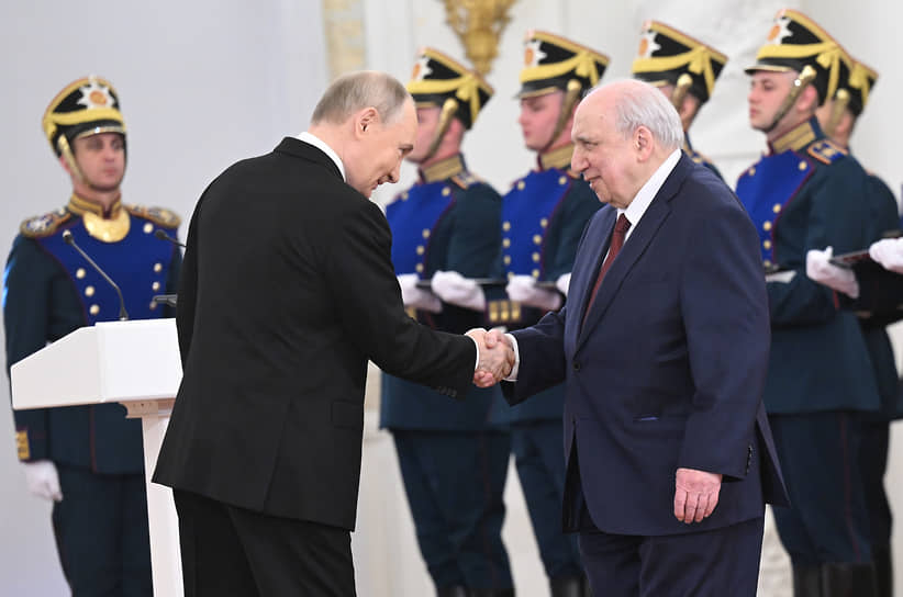 Президент Владимир Путин и научный руководитель Института всеобщей истории Российской академии наук Александр Чубарьян