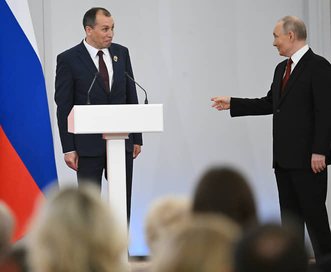 Президент Владимир Путин и заведующий кафедрой Санкт-Петербургского государственного университета Николай Кузнецов